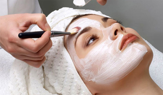 انجام خدمات فیشیال و جوانسازی پوست در کلینیک زیبایی شهر ری